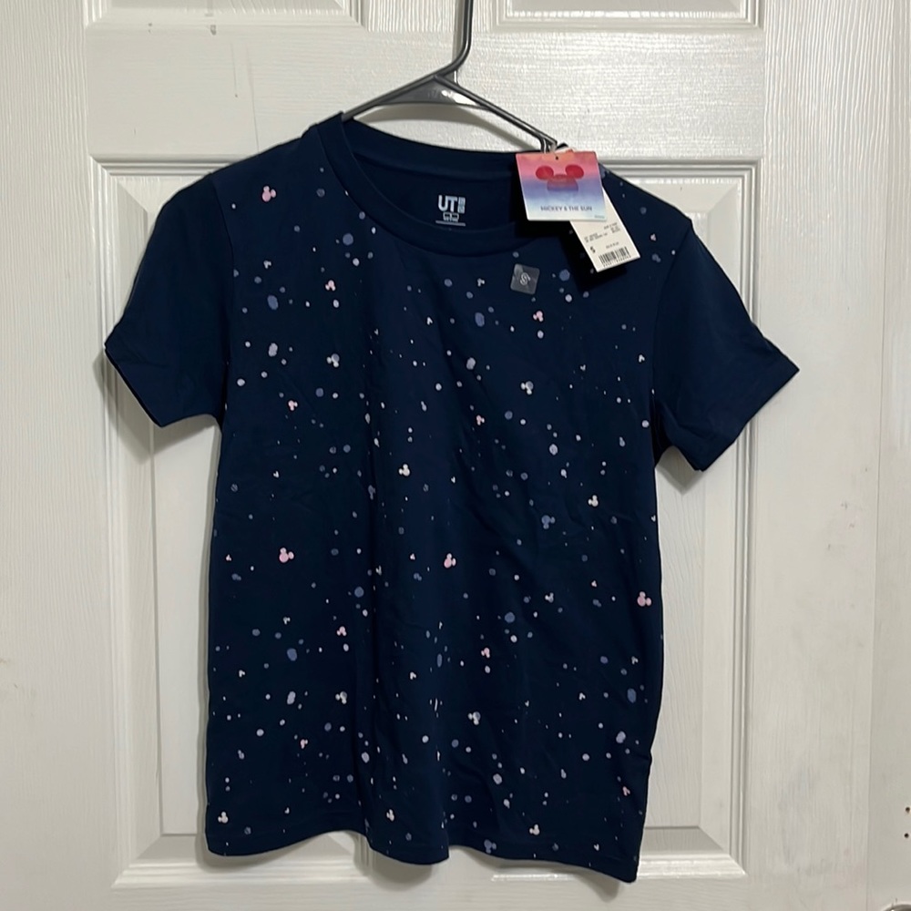 Uniqlo nwt Mickey Mouse shirt